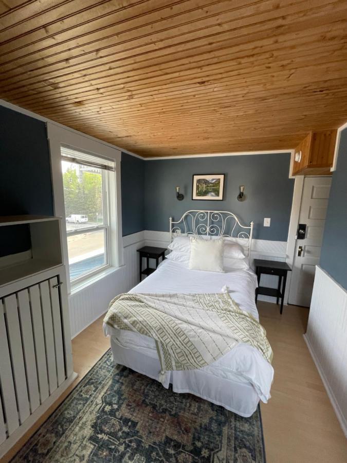 Three Peaks Banff Villa Exterior photo